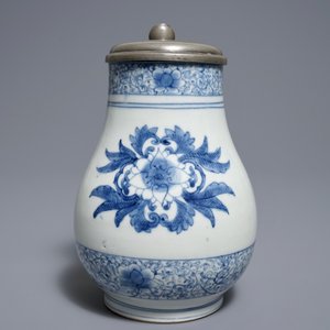 Een Japanse blauwwitte Arita kan met tinnen deksel, Edo, 17/18e eeuw — foto 3