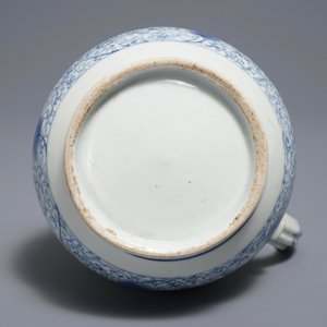 Een Japanse blauwwitte Arita kan met tinnen deksel, Edo, 17/18e eeuw — foto 5