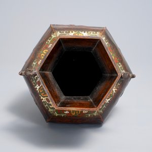 Een Japanse bronzen champlevé vaas met landschapsdecor, reliëfmerk, 19e eeuw — foto 5