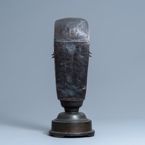 Een Japanse bronzen en koperen figuur van Kanzeon Bosatsu met inscriptie, Edo — foto 4