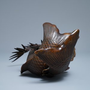 Een Japanse bronzen groep met twee kois, Meiji, 19e eeuw — foto 2