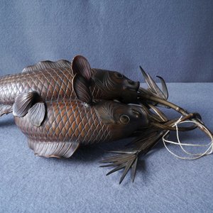 Een Japanse bronzen groep met twee kois, Meiji, 19e eeuw — foto 10