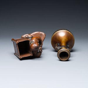 Een Japanse bronzen okimono en een vaasje, Meiji, 19e eeuw — foto 6