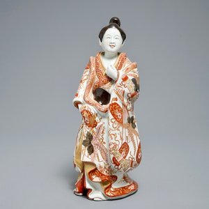 Een Japanse Imari figuur van een Bijin, Edo, 17/18e eeuw — foto 1