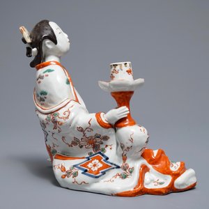 Een Japanse Imari kandelaar in de vorm van een Bijin, Edo, 17/18e eeuw — foto 5