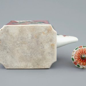 Een Japanse Imari theepot met deksel, 18e eeuw — foto 3