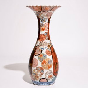Een Japanse Imari vaas met lakwerk reserves, Meiji, 19e eeuw — foto 2