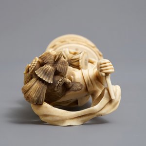 Een Japanse ivoren figuur van een musicerende dame op lotustroon, Meiji, 19e eeuw — foto 6