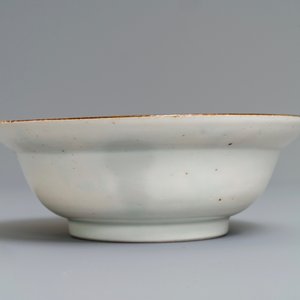 Een Japanse Kakiemon kom met floraal decor, Edo, 18e eeuw — foto 3