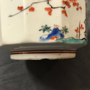 Een Japanse Kakiemon suikerpot met deksel, Edo, 17/18e eeuw — foto 15