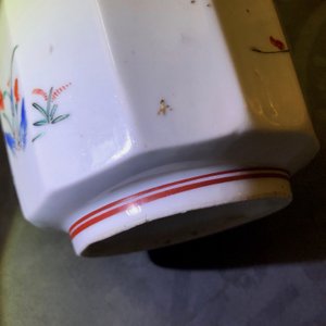 Een Japanse Kakiemon suikerpot met deksel, Edo, 17/18e eeuw — foto 17