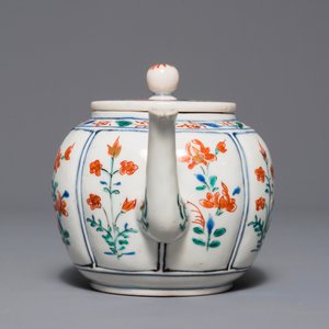 Een Japanse Kakiemon theepot met deksel, Edo, 17e eeuw — foto 5