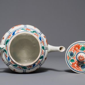Een Japanse Kakiemon theepot met deksel, Edo, 17e eeuw — foto 7