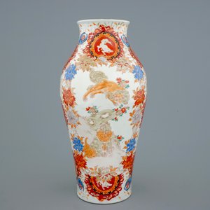 Een Japanse Kutani vaas en een twee-orige schotel, Meiji, 19e eeuw — foto 2