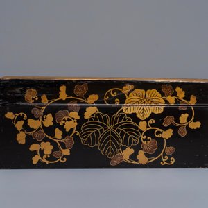 Een Japanse lakwerk 'suzuribako' schrijfkist met druivenranken, Edo of Meiji, 18/19e eeuw — foto 5