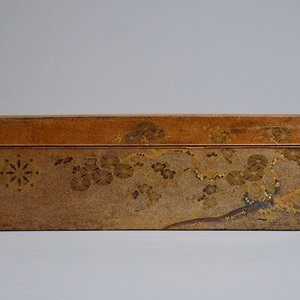 Een Japanse lakwerk 'suzuribako' schrijfkist met pijnboomdecor, Edo of Meiji, 18/19e eeuw — foto 4