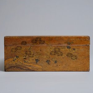 Een Japanse lakwerk 'suzuribako' schrijfkist met pijnboomdecor, Edo of Meiji, 18/19e eeuw — foto 5