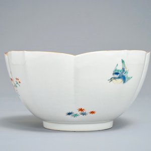 Een Japanse lotusvormige Kakiemon kom met spelende jongens, Edo, 17e eeuw — foto 5