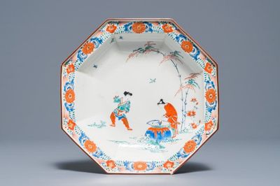 Een Japanse octagonale Kakiemon schotel, Edo, 2e helft 17e eeuw