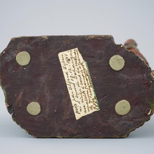 Een Japanse terracotta okimono van een fruitverkoper met apen, Edo/Meiji, 18/19e eeuw — foto 7