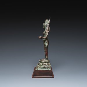 Een Javaanse bronzen sculptuur van de godin Dewi Tara, Majapahit koninkrijk, Indonesië, wellicht 14e eeuw — foto 5