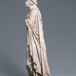 Een kalkstenen figuur van Sint-Barbara, 16e eeuw — foto 5