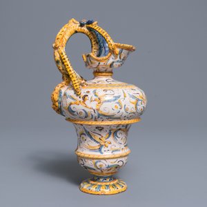 Een kan met decor van grotesken in Italiaanse majolica, Caltagirone of Deruta, 17e eeuw — foto 4