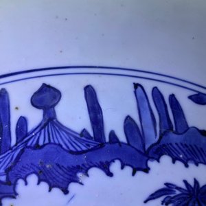 Een kapitale Chinese blauw-witte schotel met een landschap, Jiajing — foto 4