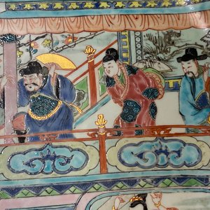 Een kapitale Chinese famille rose 'Generaal Yang en Mu Guiying' schotel, Yongzheng — foto 4