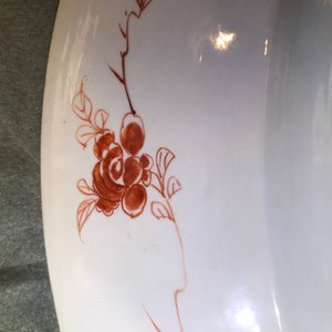 Een kapitale Chinese famille rose schotel met ruiters te paard, Yongzheng — foto 20