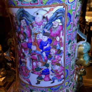 Een kapitale Chinese famille rose vaas met een hofscène, 19e eeuw — foto 23