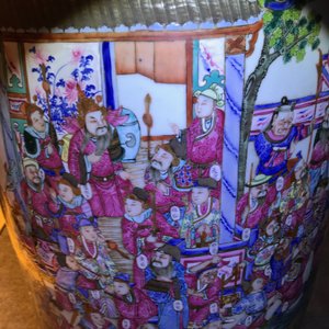Een kapitale Chinese famille rose vaas met een hofscène, 19e eeuw — foto 26