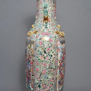 Een kapitale Chinese famille rose vaas met een hofscène, 19e eeuw — foto 5