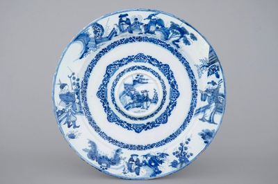 Een kapitale Delftse kardinaalsschotel met chinoiserie decor, 17e eeuw