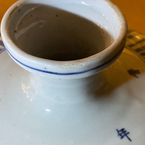 Een keizerlijke Chinese blauw-witte meiping vaas met lotusslingers, Wanli merk en periode — foto 18