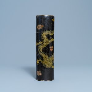 Een keizerlijke Chinese cilindrische beschilderde en gelakte houten koker, 17/18e eeuw — foto 5
