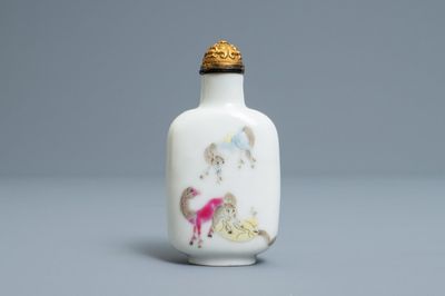 Een keizerlijke Chinese famille rose 'Bajuntu' snuiffles, Daoguang merk en periode