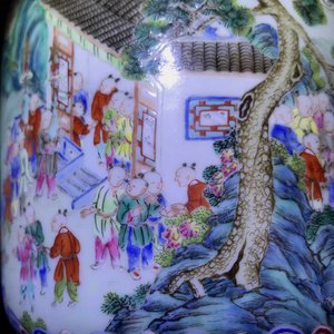 Een keizerlijke Chinese famille rose 'drakenboot festival' vaas, Jiaqing merk en periode — foto 32