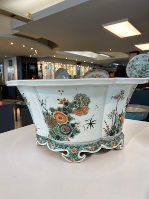 Een keizerlijke Chinese famille verte jardinière, Kangxi merk en periode — foto 2