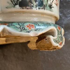 Een keizerlijke Chinese famille verte jardinière, Kangxi merk en periode — foto 42