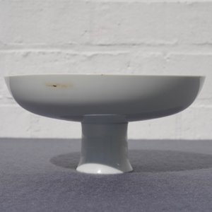 Een keizerlijke Chinese monochroom witte stem cup, Qianlong merk en periode — foto 14