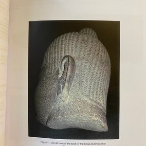 Een Khmer gepolijst zandstenen hoofd van de godin Uma, Baphuon-stijl, Angkor periode, Cambodja, 11e eeuw — foto 11