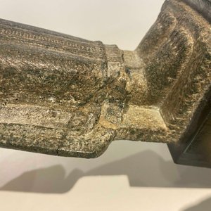 Een Khmer zandstenenen figuur van Boeddha, Thailand, Lopburi periode, 12/14e eeuw — foto 12