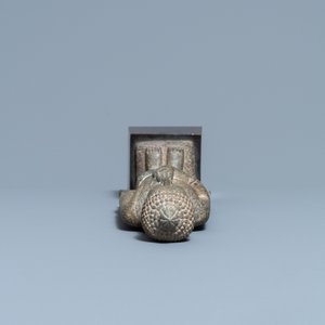 Een Khmer zandstenenen figuur van Boeddha, Thailand, Lopburi periode, 12/14e eeuw — foto 5