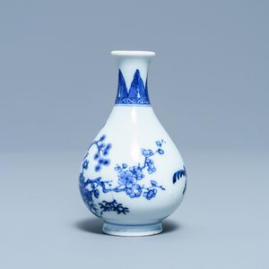 Een klein Chinees blauw-wit 'Drie vrienden van de winter' vaasje, Qianlong — foto 2
