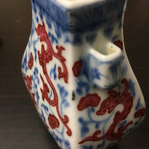 Een klein Chinees hu vaasje met overglazuur robijnrood decor van feniksen, Qianlong gemerkt, 19/20e eeuw — foto 8