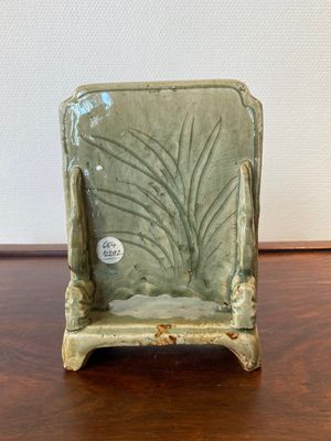 Een klein Chinees Longquan celadon tafelscherm, Ming — foto 3