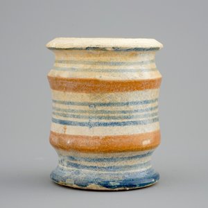 Een kleine albarello in Antwerpse majolica, ca. 1580 — foto 6