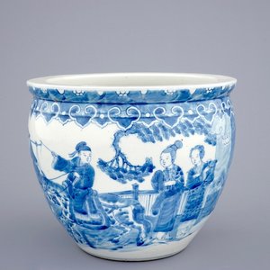 Een kleine blauw-witte Chinese viskom, 19/20e eeuw — foto 1