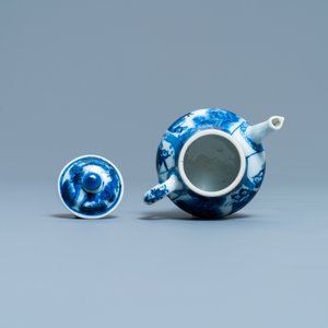 Een kleine Chinese blauw-witte theepot met deksel, Kangxi — foto 6
